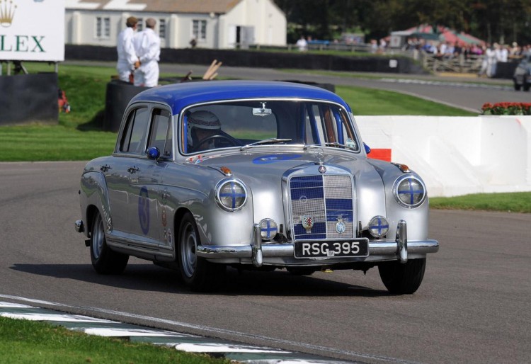 Mercedes-Benz 220S